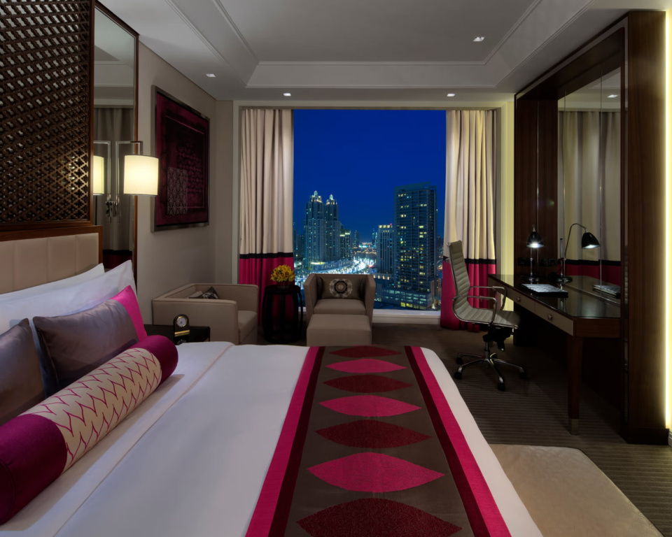 Luxury Double room with city view (full double bed)