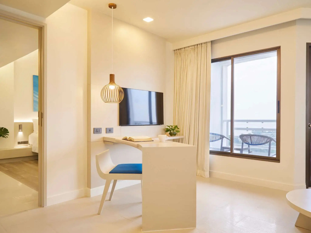Номер Premium с 2 комнатами в Отель Pullman Pattaya Hotel G