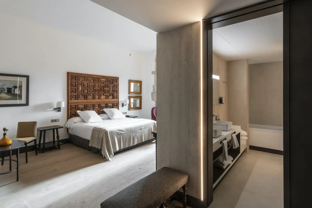 Double Junior Suite (full double bed)