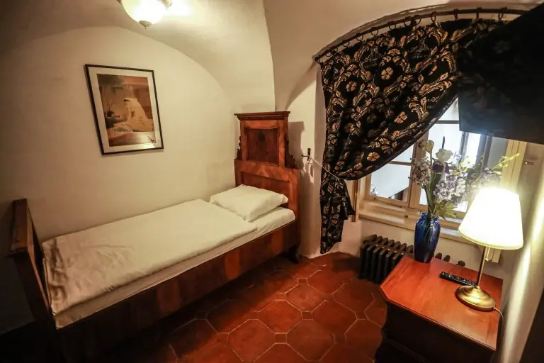 Room 401
