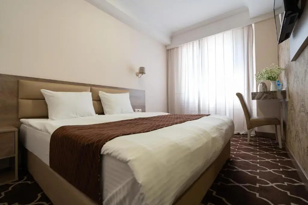 Standard Double room with balcony and with city view (full double bed)