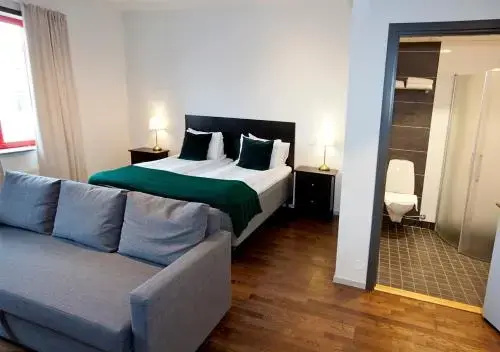 Double Mini Suite twin beds