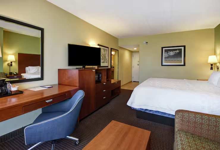 With Microwave/Fridge Double room (full double bed)