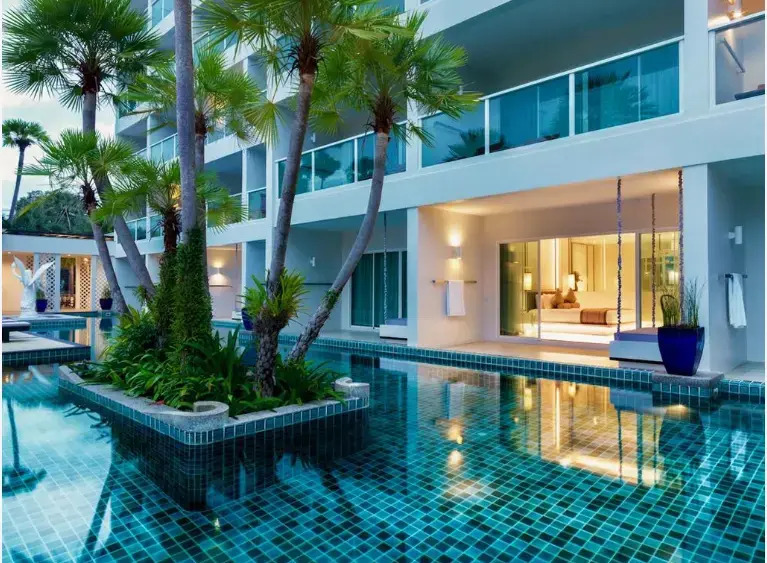 Двухместный номер с доступом к бассейну Executive Club двуспальная кровать в Chanalai Romantica Resort Kata Beach - Adults Only