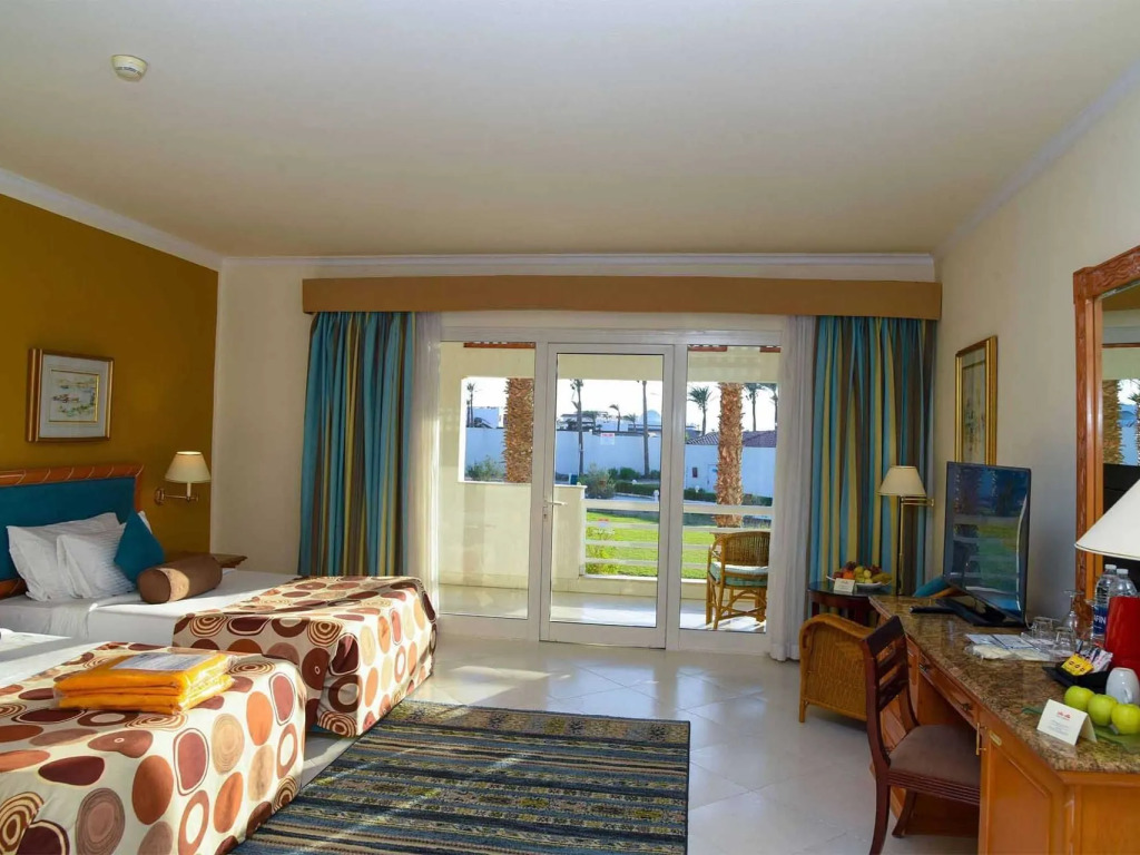 Двухместный номер Deluxe с видом на сад двуспальная кровать в Pickalbatros Golf Beach Resort