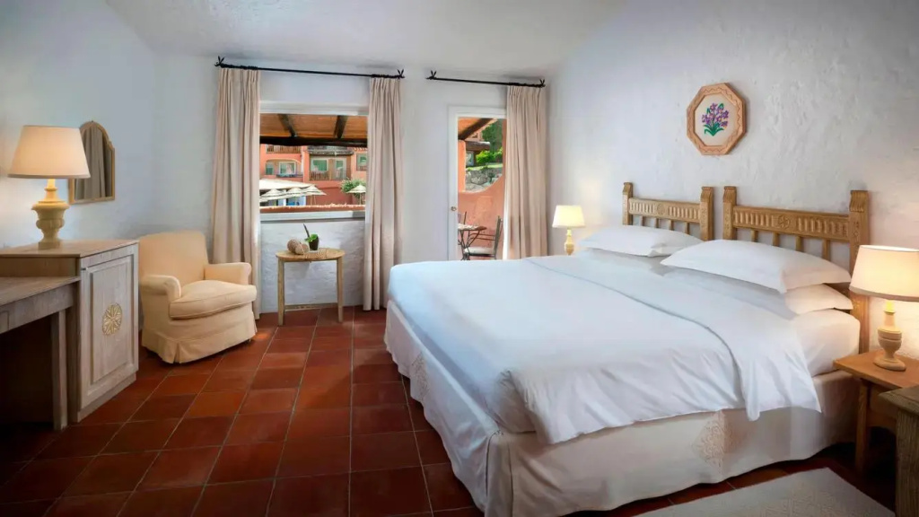 Premium Double room with pool view (full double bed)