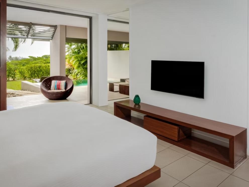 1 Bedroom Plunge Double Club Suite