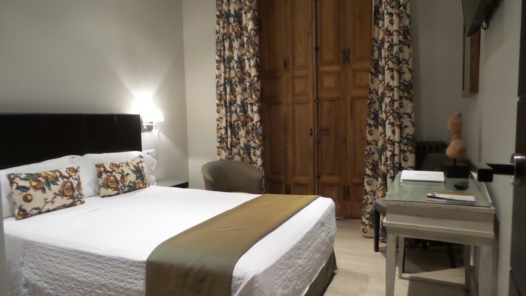 Двухместный номер Terrace Tetuan Street двуспальная кровать в Hotel Moderno