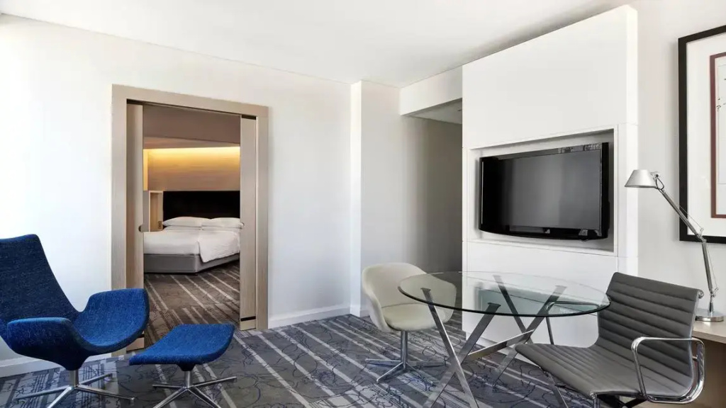 Double Junior Suite with City View (full double bed)