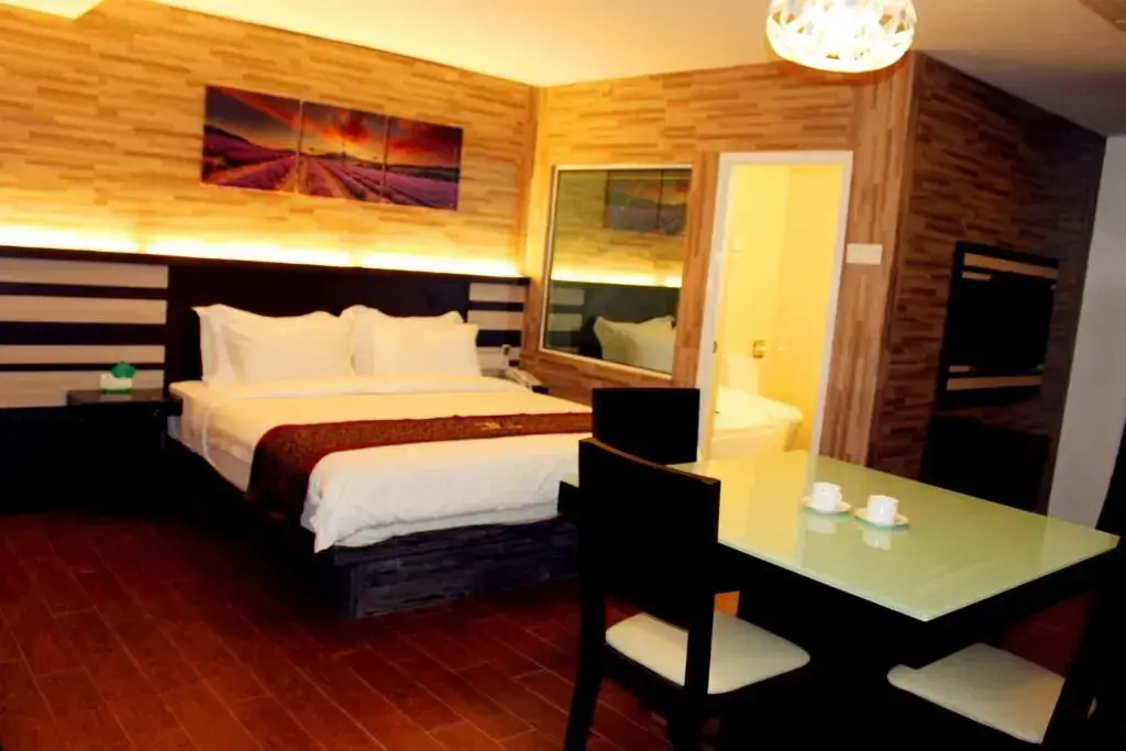 Double Studio Suite (full double bed)