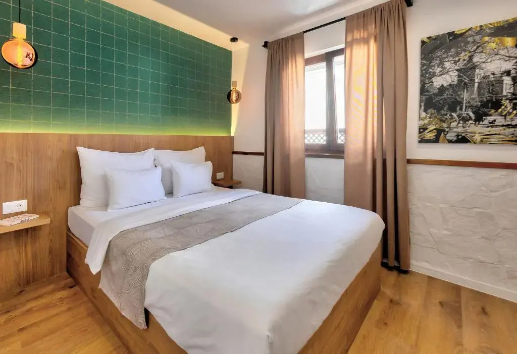 Deluxe Double Suite (full double bed)