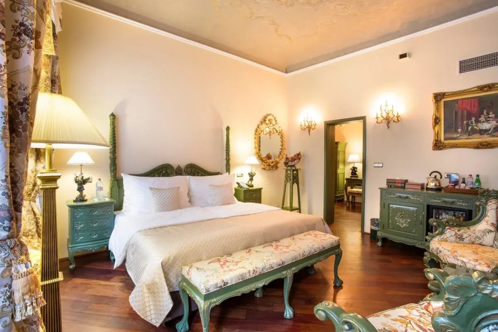 Double Junior Suite (full double bed)