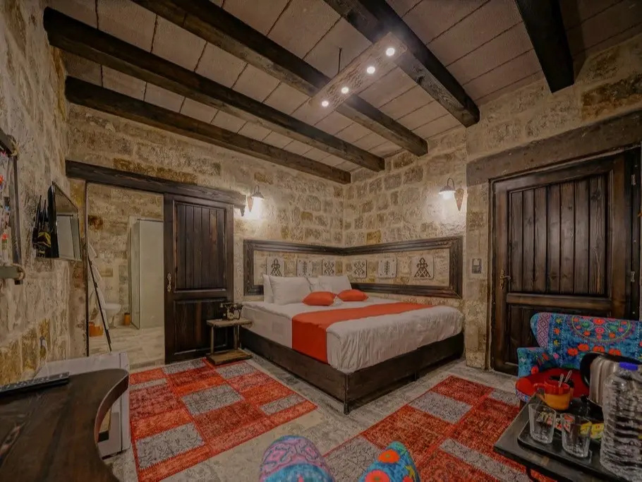 Superior Cave Family room