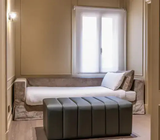 Premium Avenida Double room (full double bed)