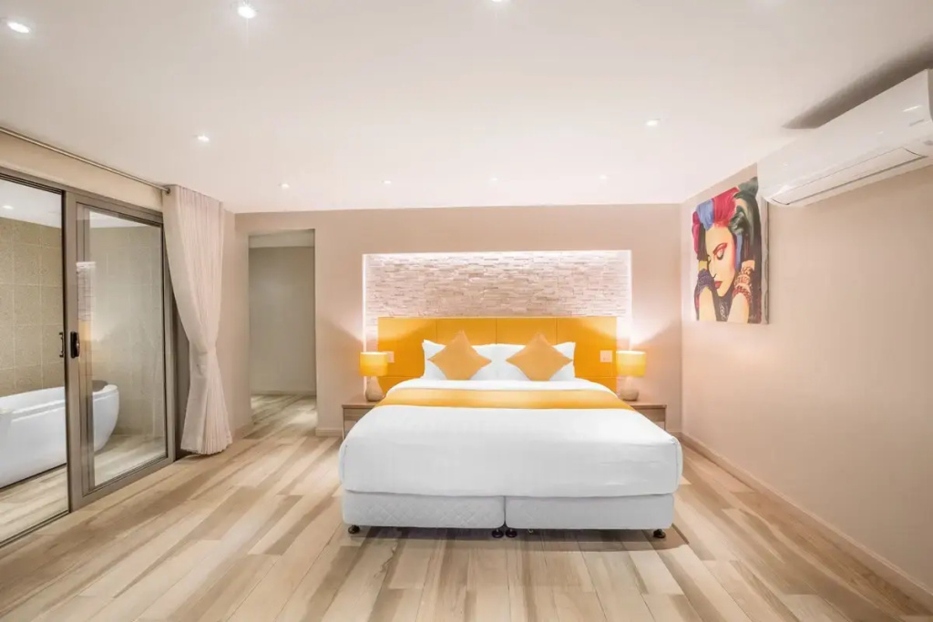 2 Bedrooms Villa