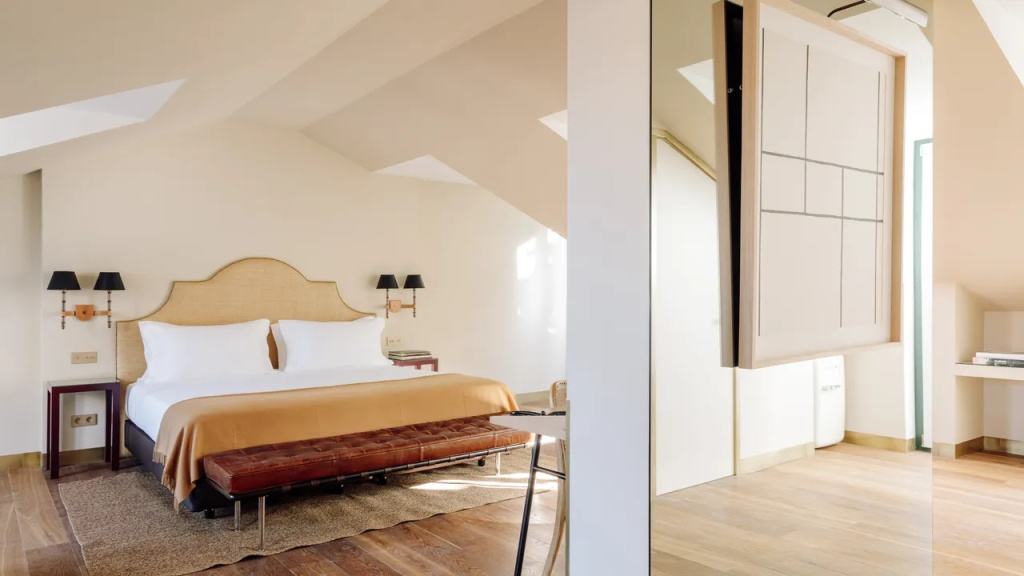 Deluxe Double Attic Suite (full double bed)
