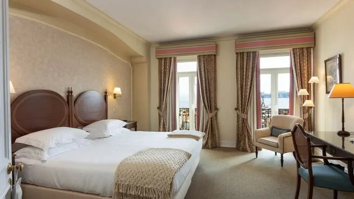 Eça Double room (full double bed)