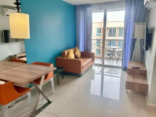 Двухместные апартаменты с видом на бассейн двуспальная кровать в Atlantis Condo Pattaya by Panissara