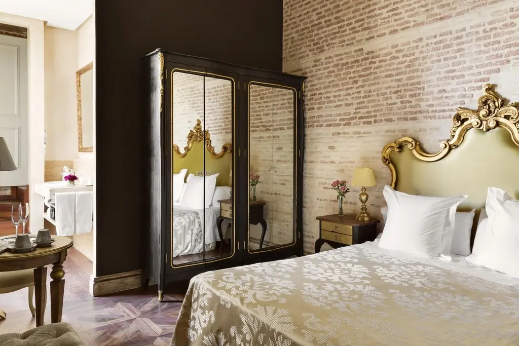 Premium Double room (full double bed)