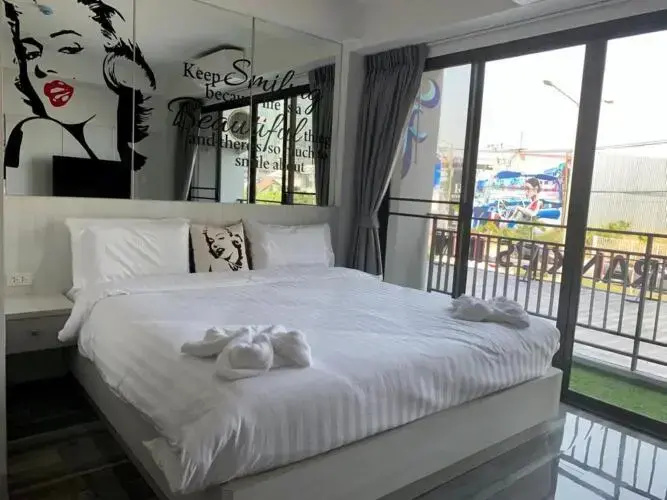 Deluxe Double room (full double bed)