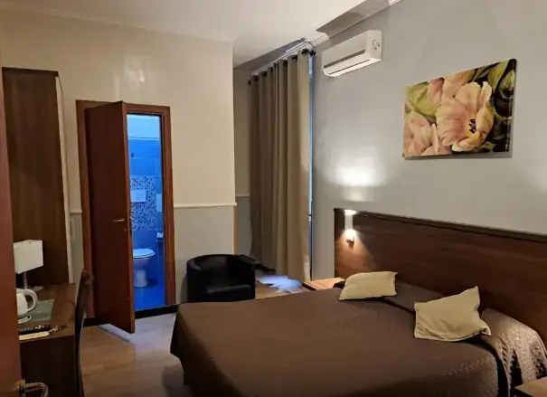 Double room (full double bed)
