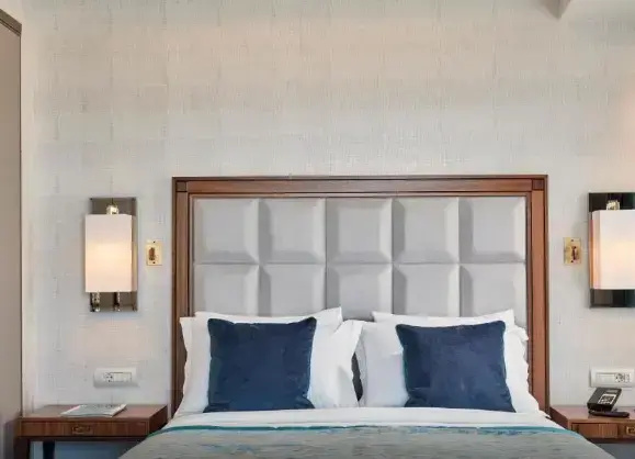 Deluxe Double room with balcony (full double bed)