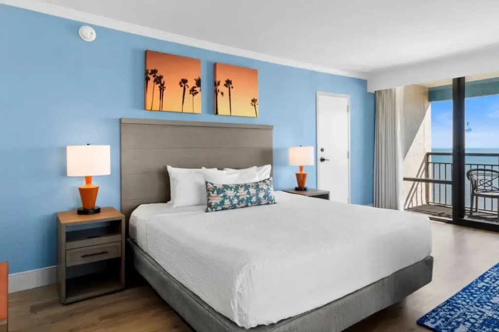 Deluxe Double Penthouse Efficiency oceanfront (full double bed)