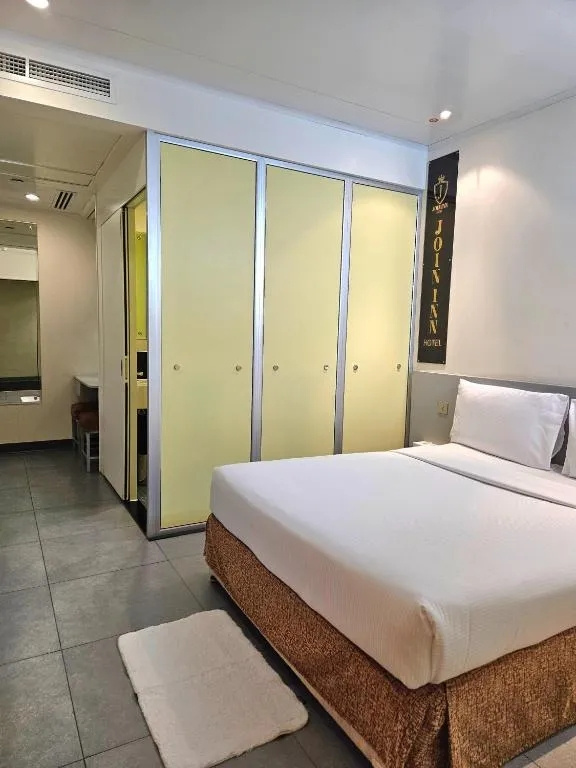 Internal Double room (full double bed)