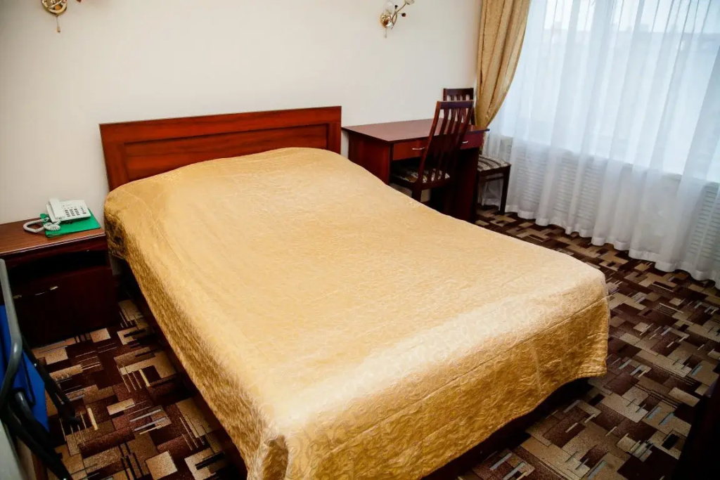 Double room (full double bed)