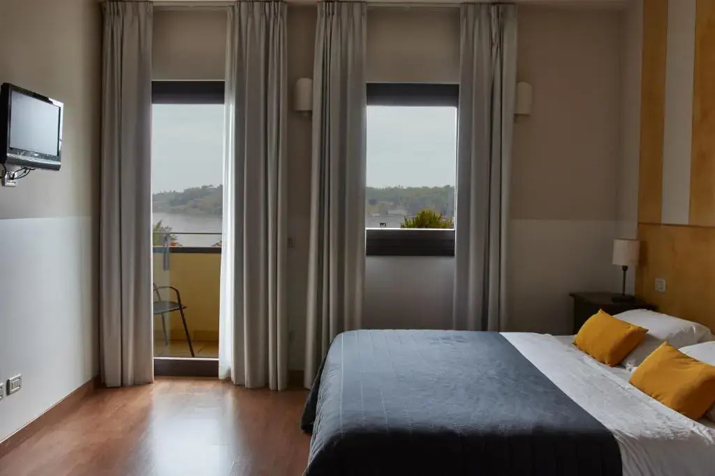 Double room (full double bed)
