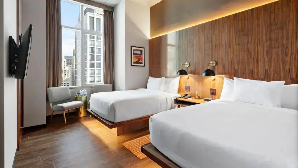 Room with city view room photo 1