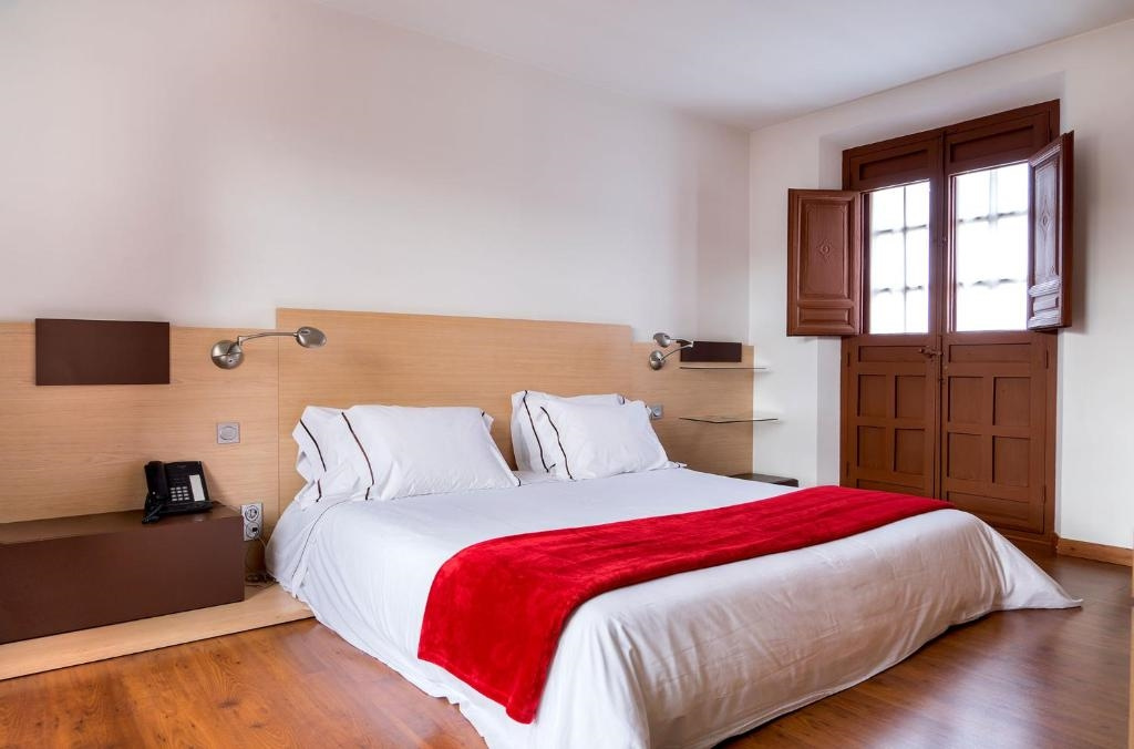 Double Suite (full double bed)