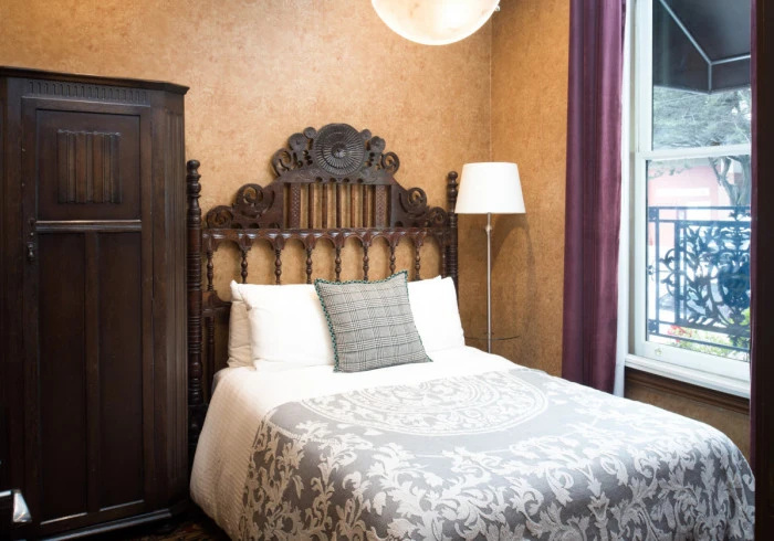 Mini Double room (full double bed)