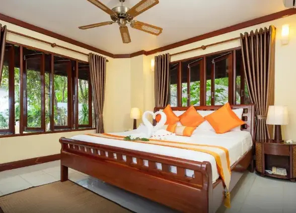 Deluxe Hilltop Double room (full double bed)