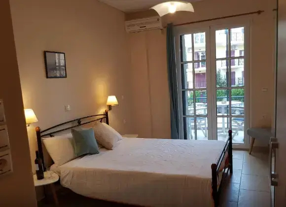 Double Studio (full double bed)