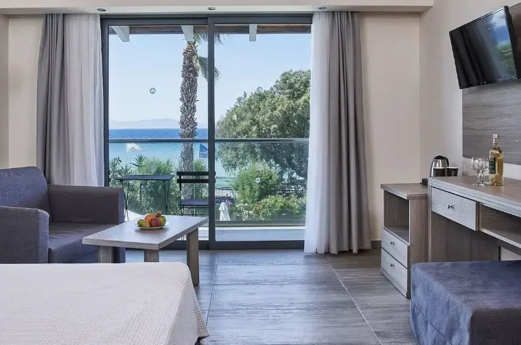 Deluxe Double room with partial sea view (full double bed)