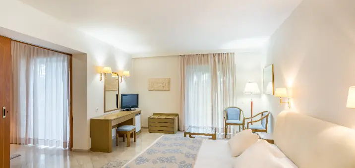 Master Double Suite with waterfront (full double bed)