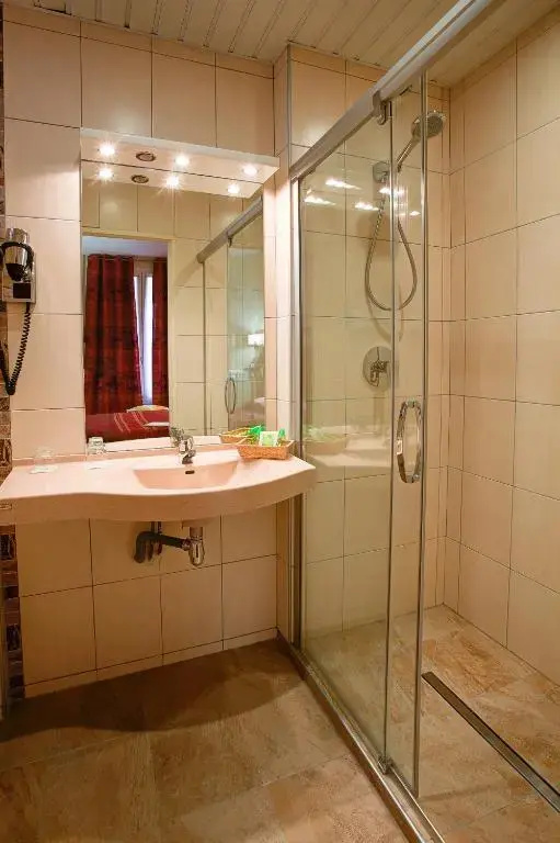Hôtel Terminus Montparnasse 112