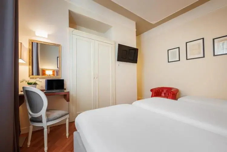 Triple room