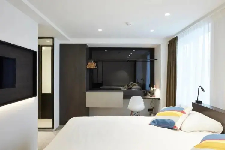 Patio Large Double room (full double bed)