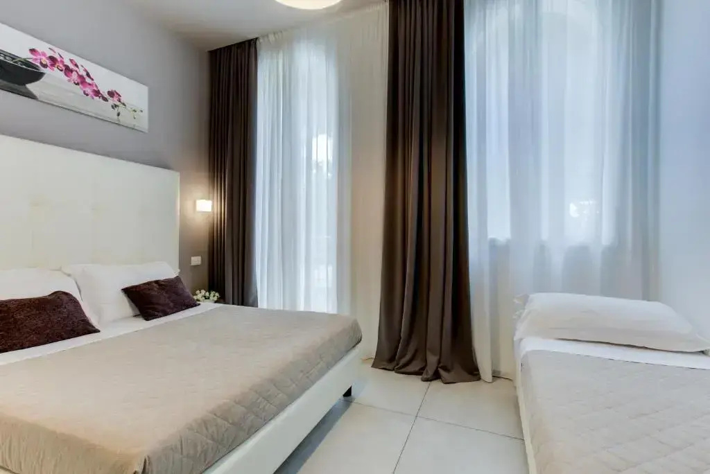 Standard Triple room with balcony