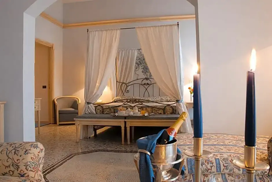 Double Suite with sea view full double bed