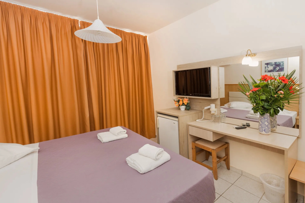 Eri Beach Hotel - Chambres