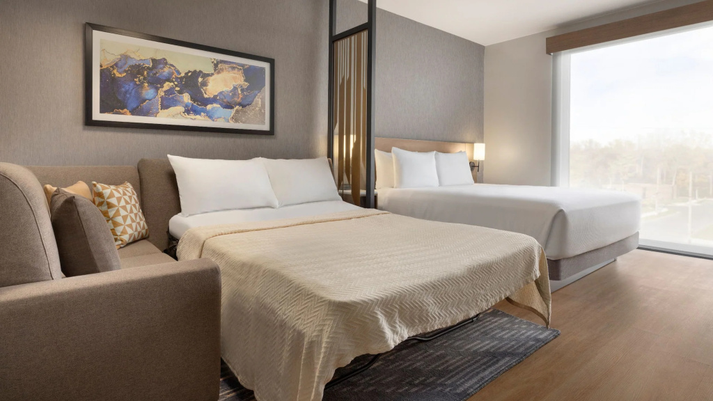 High Floor Double room (full double bed)
