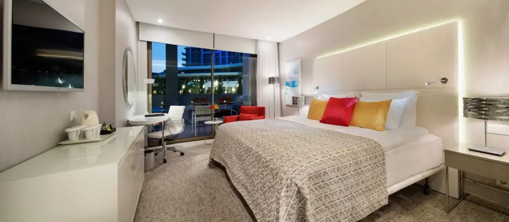 Pool Suite