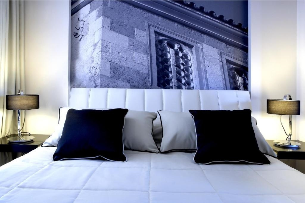 Deluxe Double Suite (full double bed)