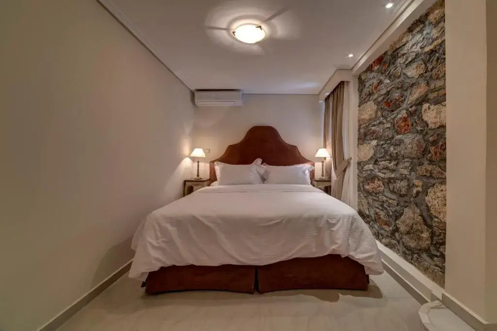 Poetry Double Suite (full double bed)