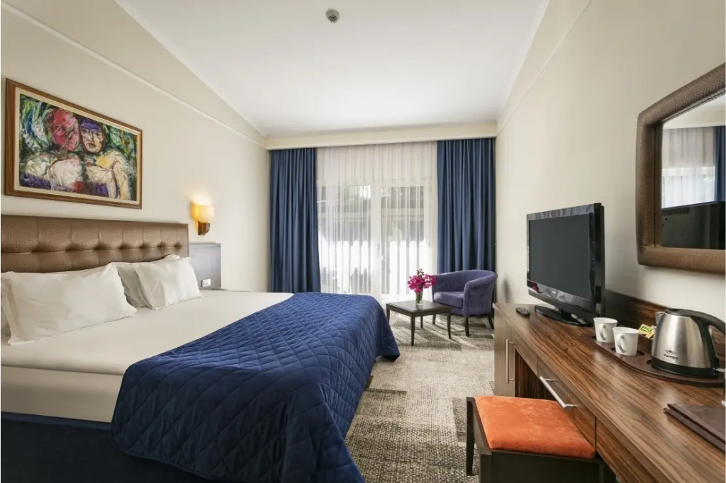 Standard Bay Window Double Club room (full double bed)