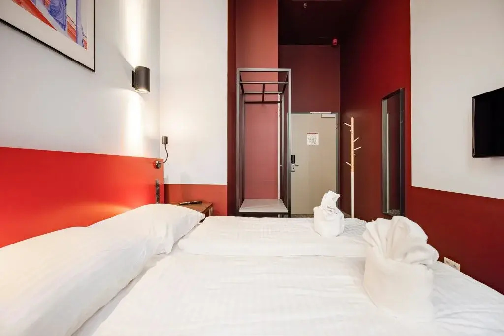Double room (full double bed)