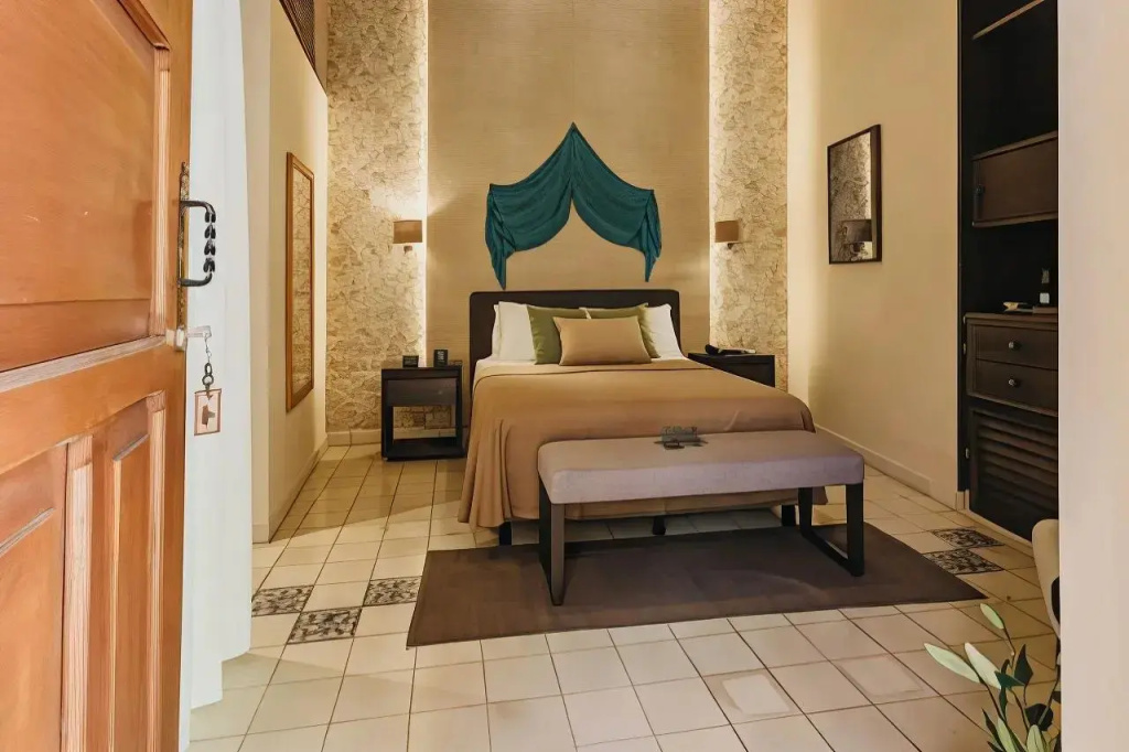 Junior Double room (full double bed)